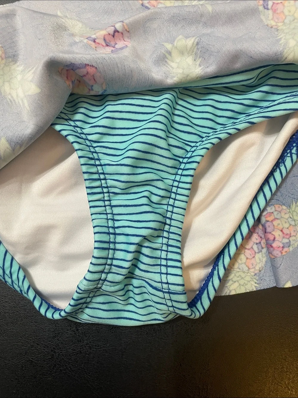 Uv Skinz Girls Navy Pineapple 2 pc swimsuit like new no tags Sz.5